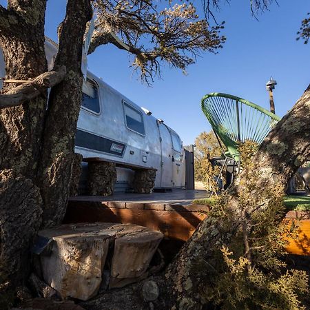 Silver Bullet Airstream, El Mistico Glamping Ranch Nogal Экстерьер фото