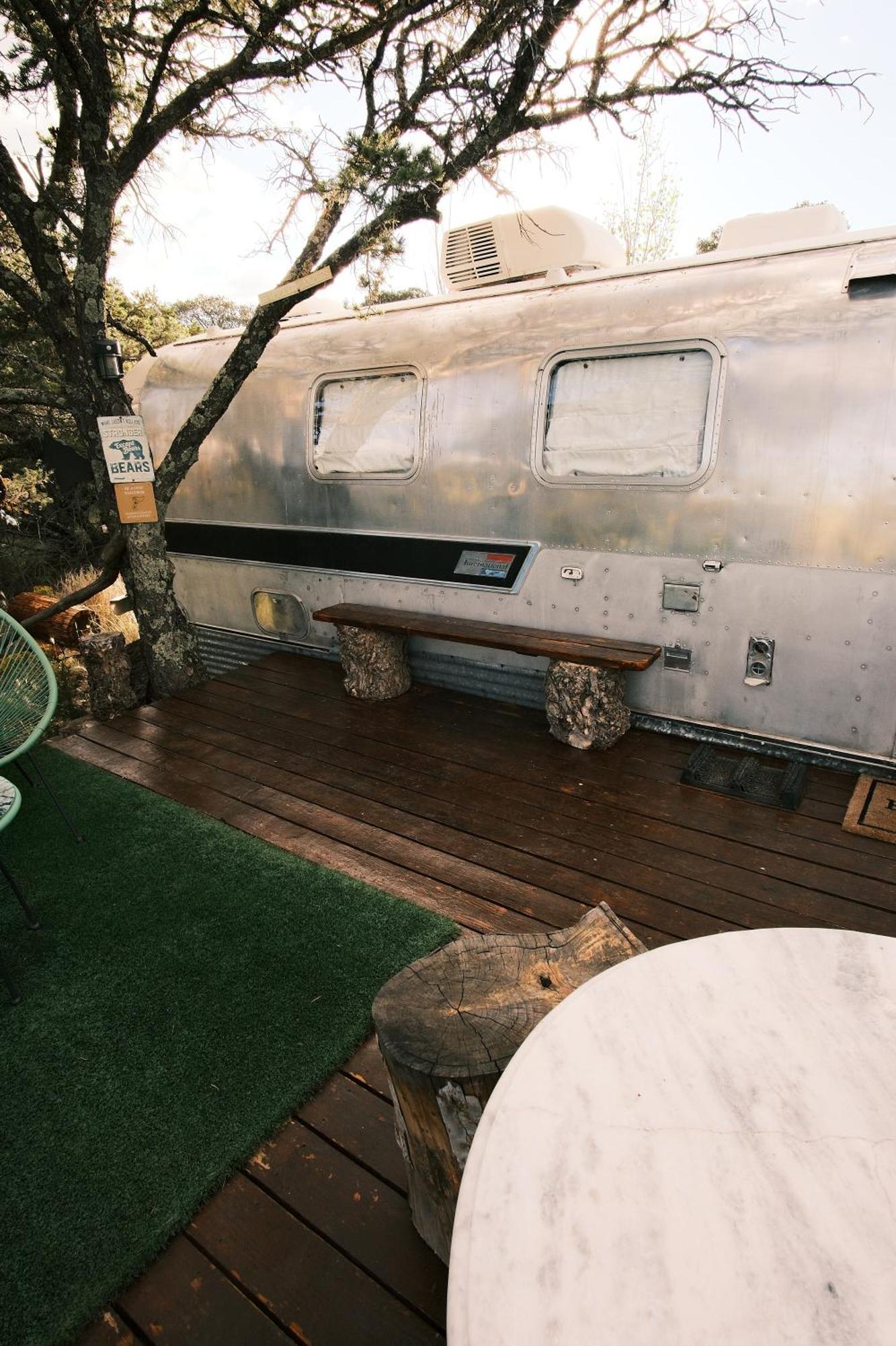 Silver Bullet Airstream, El Mistico Glamping Ranch Nogal Экстерьер фото